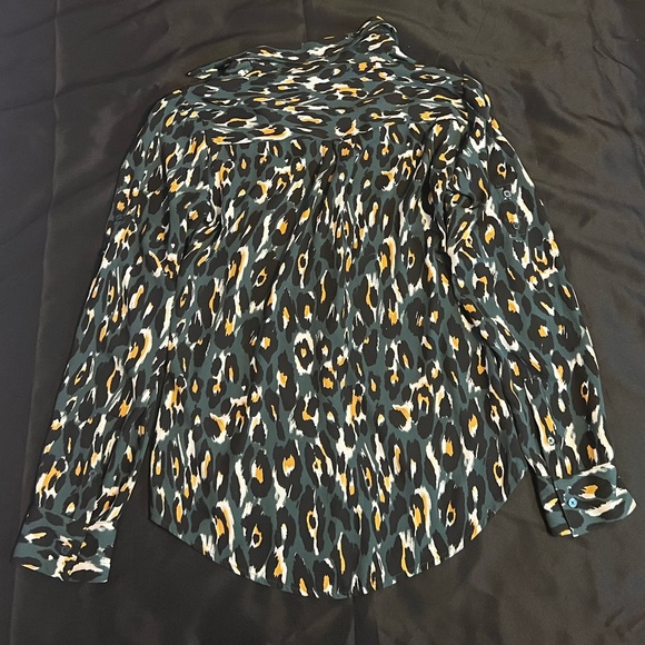 EXPRESS Forest Green Black and Gold Cheetah Button Up Shirt - Picture 2 of 4